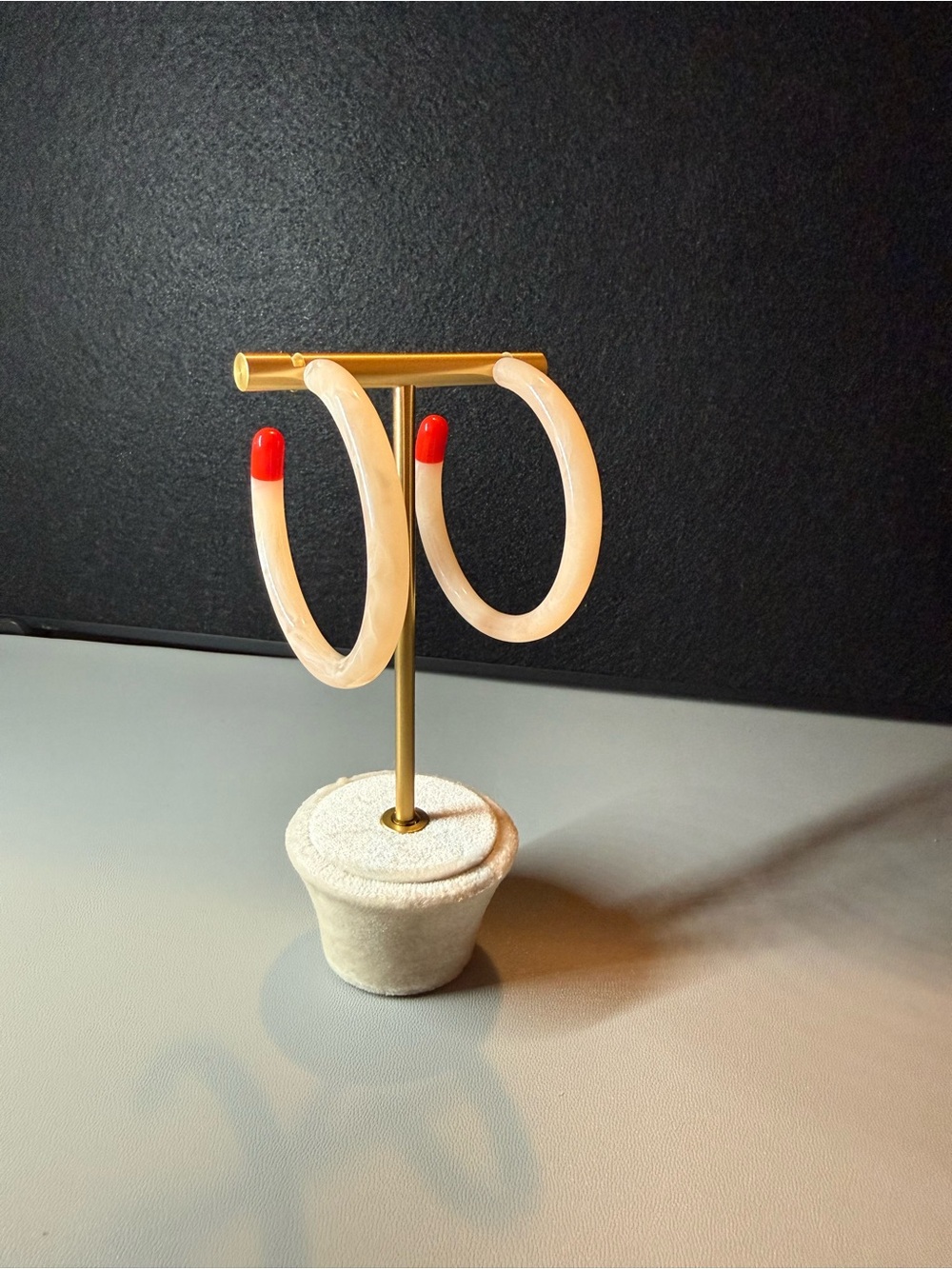Ivory Lucite Oval Hoop Earrings with Red Tips Statement Earrings 🗽